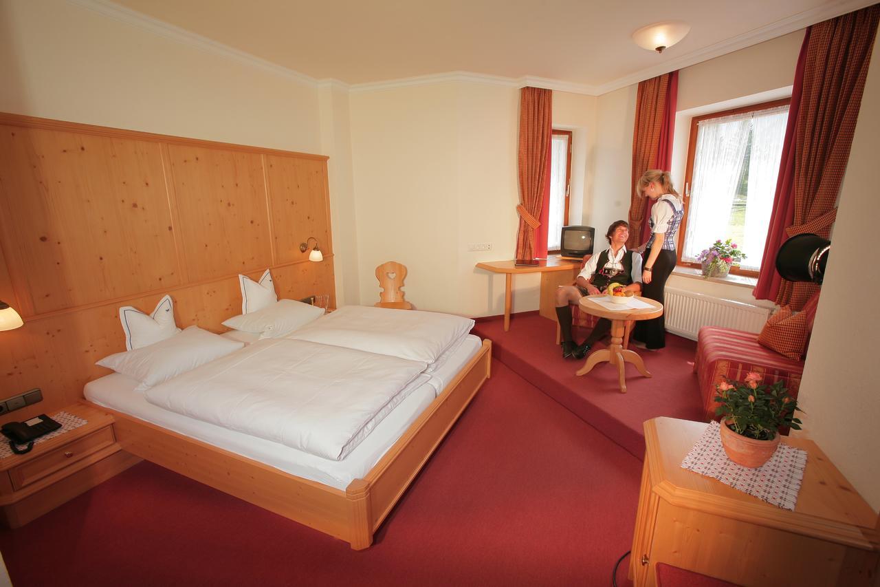 Postgasthof, Hotel Rote-Wand バイリッシュツェル エクステリア 写真