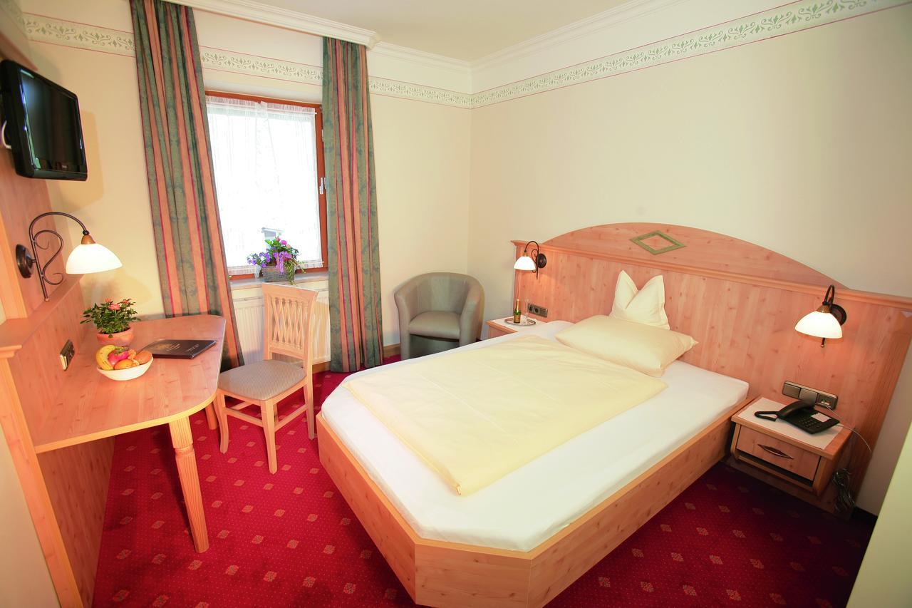 Postgasthof, Hotel Rote-Wand バイリッシュツェル エクステリア 写真